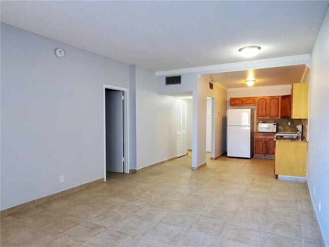 Building Photo - 2200 E Hallandale Beach Blvd