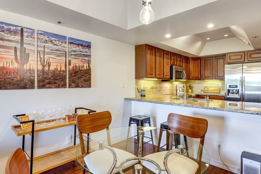 Building Photo - 7910 E Thomas Rd