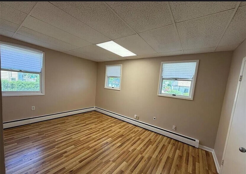 Building Photo - 832 Paterson Ave