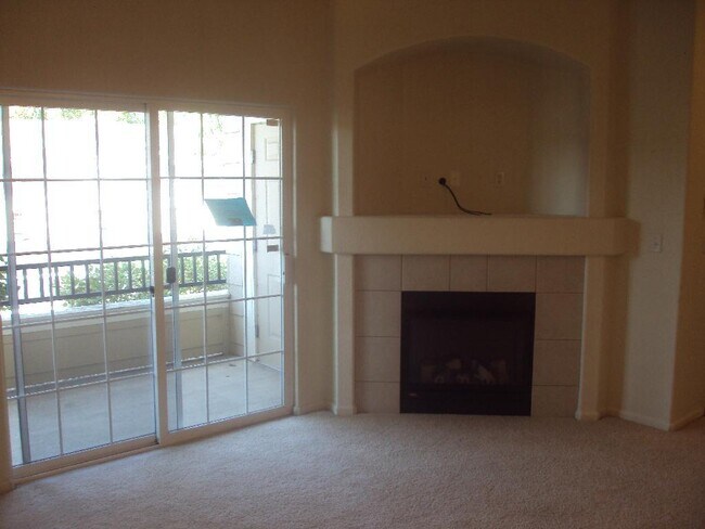 Building Photo - 2BR/2BA Condo + W/D + Pool+GYM-AVAIL 8/20