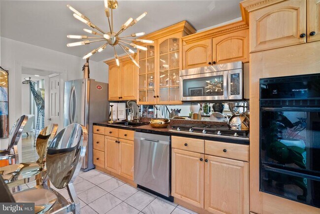 Building Photo - 2737 E Country Club Rd