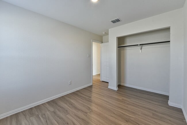 Building Photo - Elevate Your Living Experience, 3BR/2BA Duplex in Killeen!