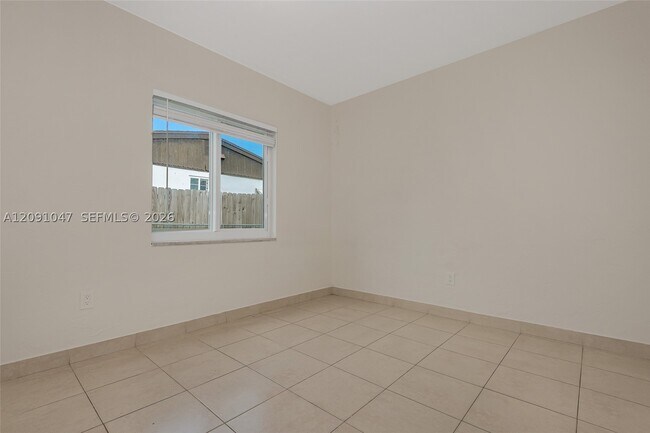 Building Photo - 1679 NE 176th St