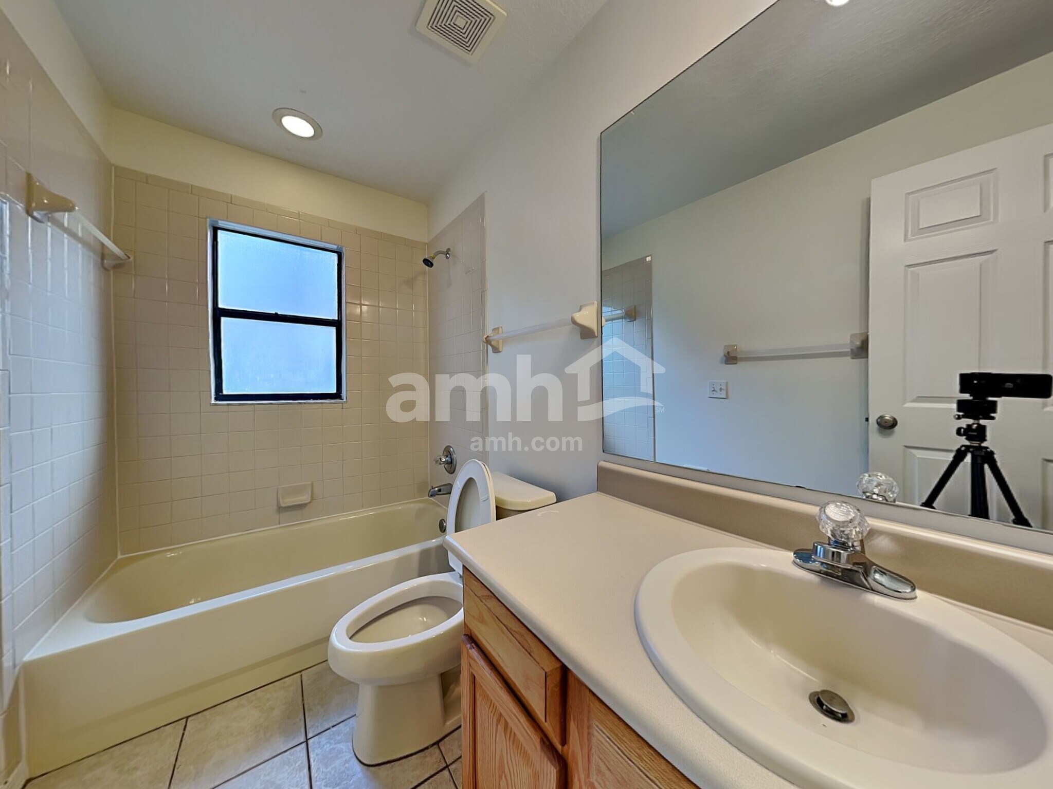 Building Photo - 234 Bryan Oak Ave