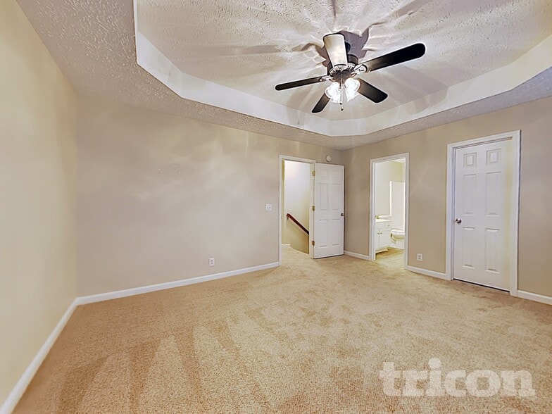 Building Photo - 1256 Lasalle Dr