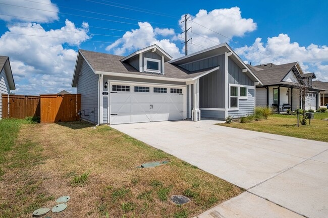 Building Photo - Thriving 3 Bedroom, 2 Bath Home in San Mar...