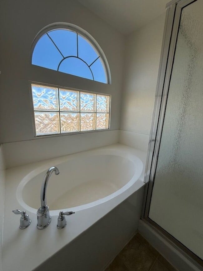 Building Photo - AVAILABLE NOW! Outstanding 3 Story Home!
