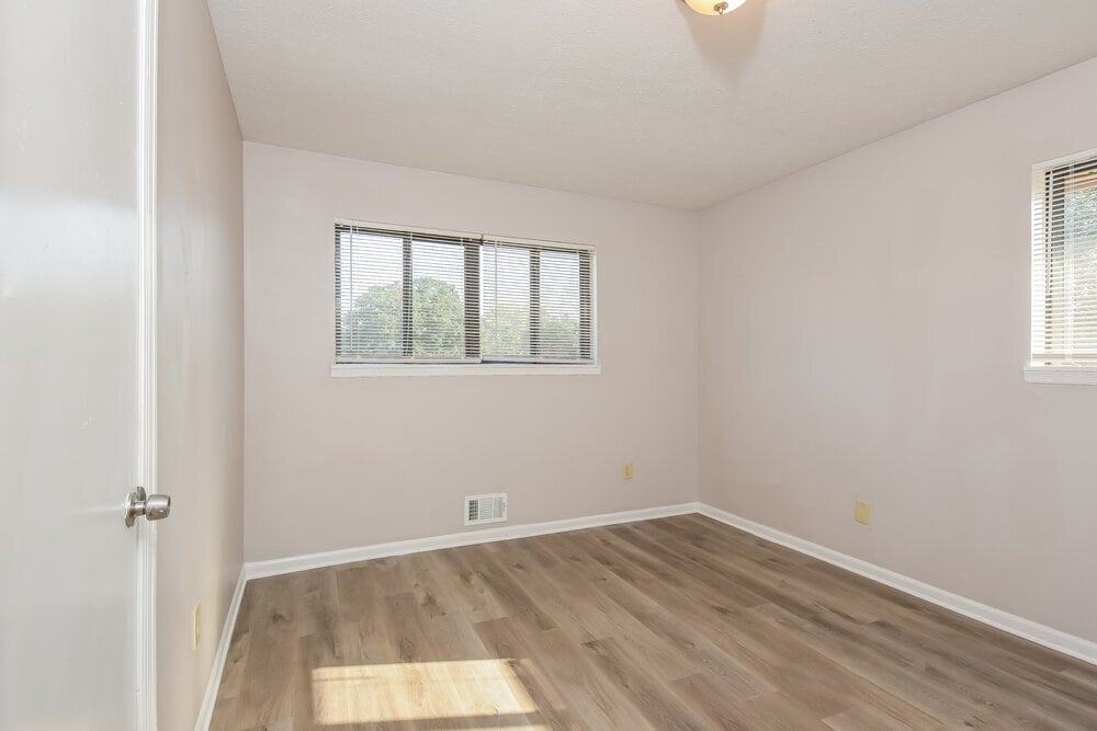 Building Photo - 2355 Park Ave