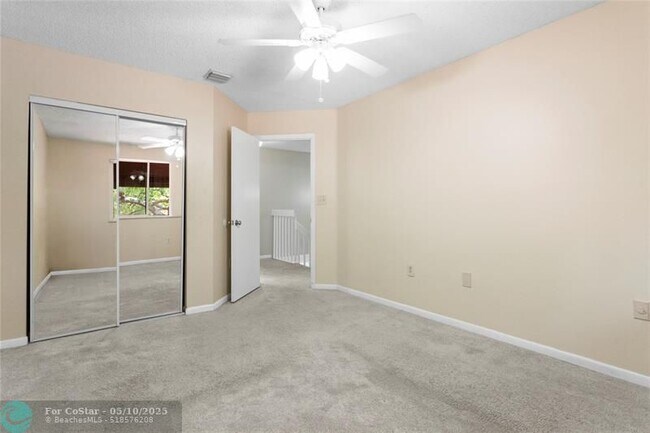 Building Photo - 640 N University Dr