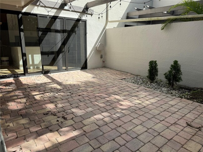 Building Photo - 4702 SW 67th Ave