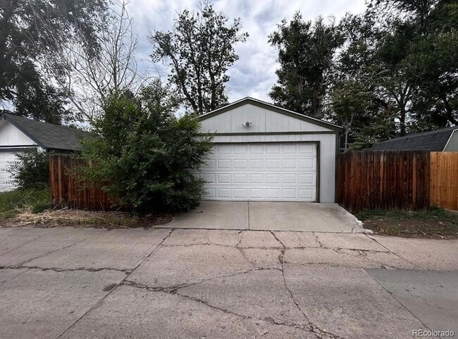 Building Photo - 2820 S Acoma St