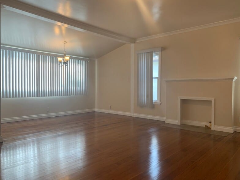 Building Photo - 7973 Harper Ave