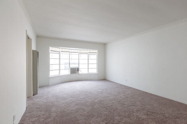 Building Photo - 4909 Coldwater Canyon Ave