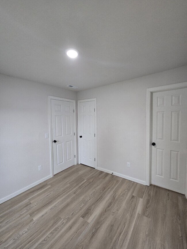 Building Photo - 1031 New York St