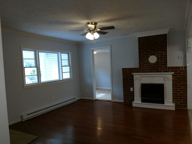 Building Photo - 3 Bedroom 3 Bathroom House in Town of Fron...