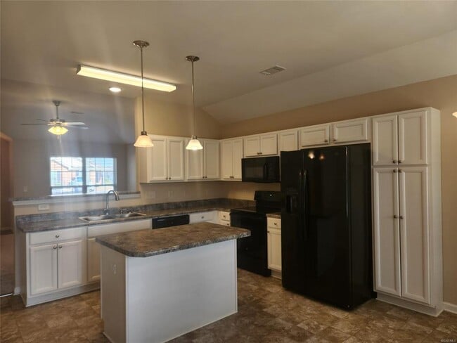Building Photo - 573 Old Mill Way
