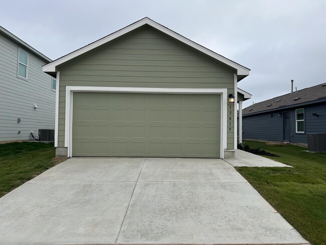 Building Photo - 13819 Llama Pl