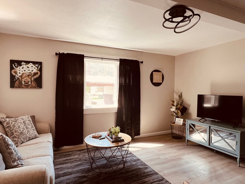 Building Photo - 303 Hill St