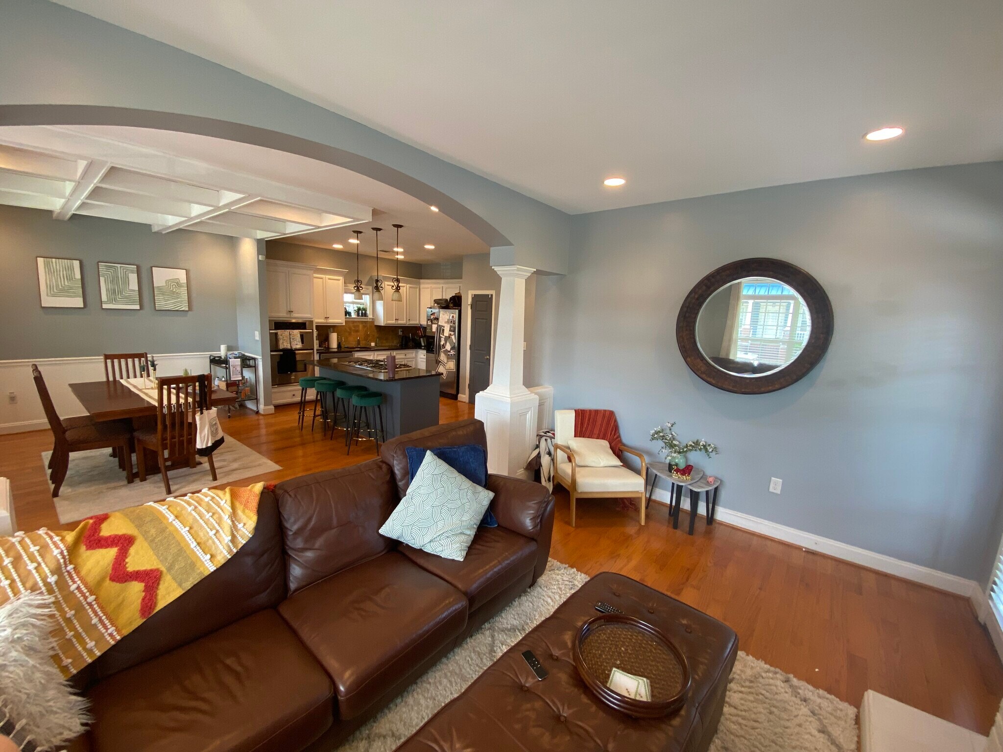 Building Photo - 1215 Pine St