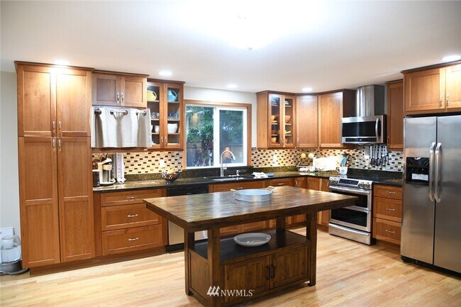 Building Photo - Charming home in Sammamish