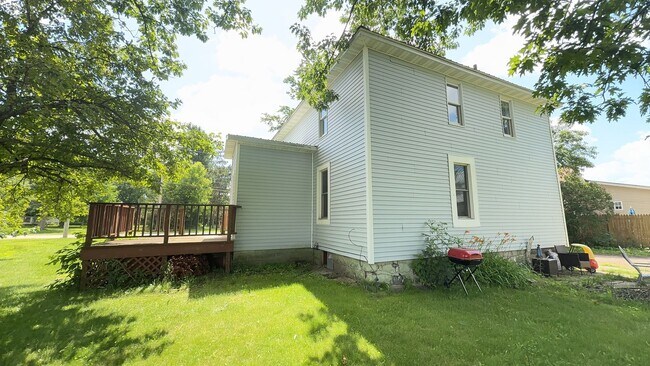 Building Photo - 540 Wausau Rd
