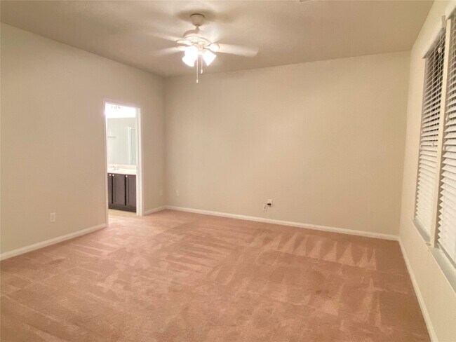 Building Photo - 819 Messina Ln