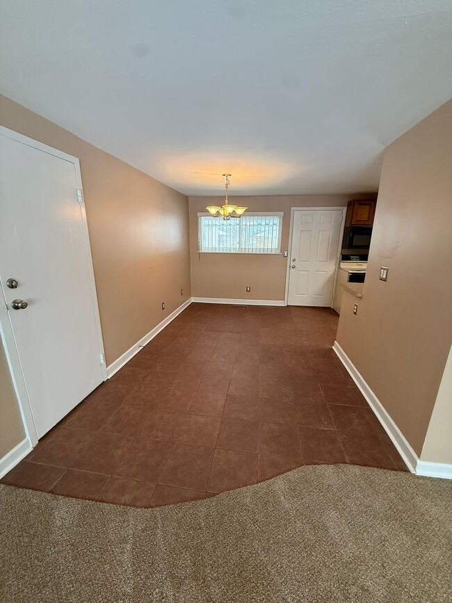 Building Photo - 2076 Terrylynn Ave