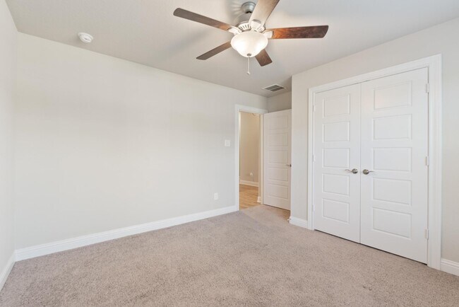 Building Photo - 18716 Laurel Hills Dr