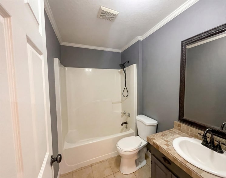 Building Photo - 2037 Recker Hwy