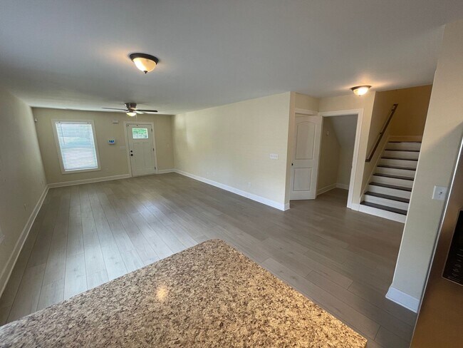 Building Photo - 1078 Duncan Ave