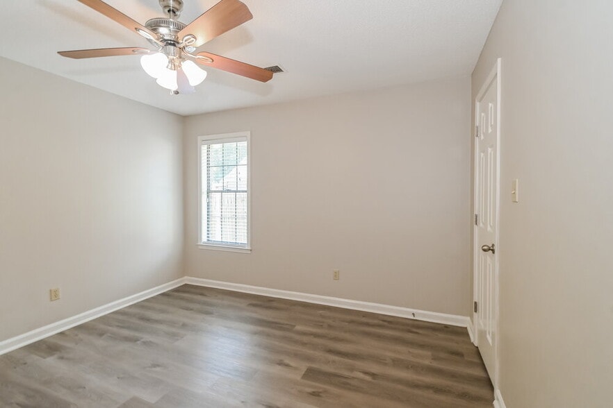 Building Photo - 5818 Southbend Ln