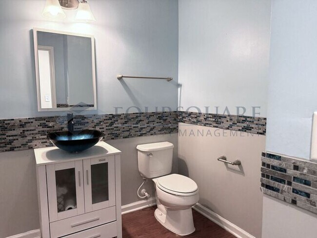 Building Photo - Beautiful 4-Bedroom Home Screened Porch & Bonus Room – Minutes from RTP, Shopping & Dining , Comm...