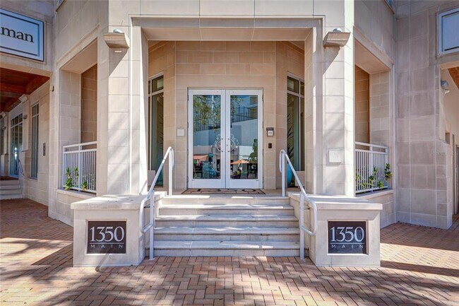 Building Photo - 1350 Main St