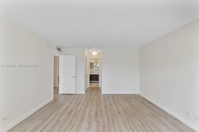 Building Photo - 10101 E Bay Harbor Dr