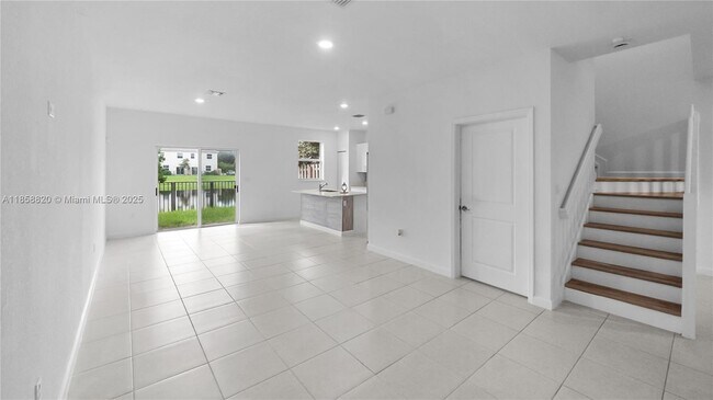 Building Photo - 5534 NW 27th Pl