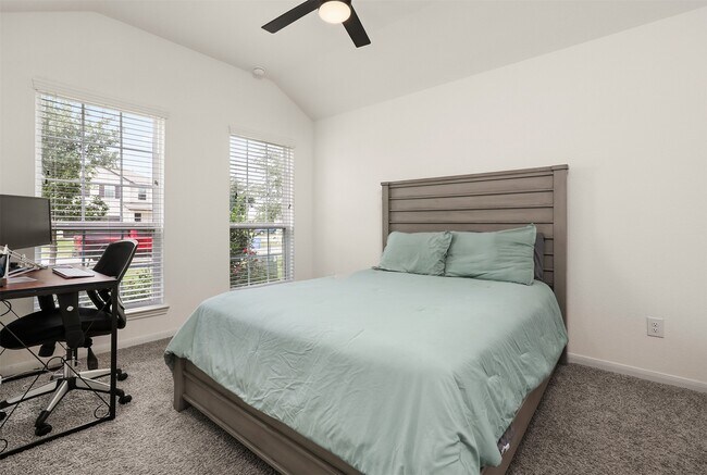 Building Photo - 2214 Sand Lily Dr