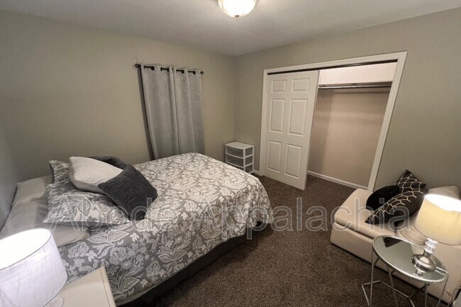 Building Photo - 124 Melvina Dr