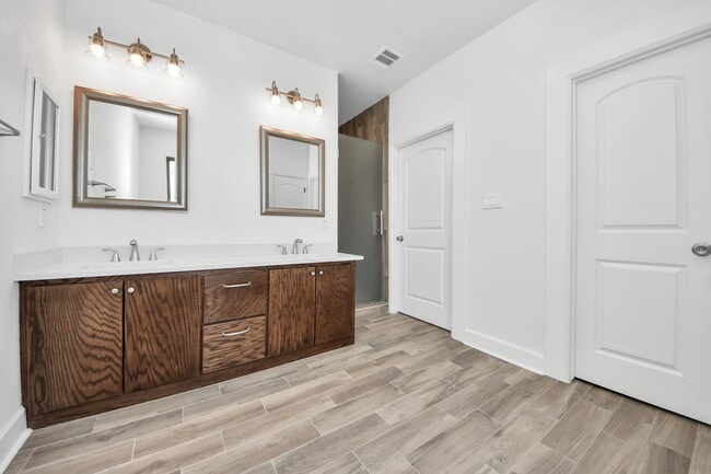 Building Photo - 8304 S Breeze Dr