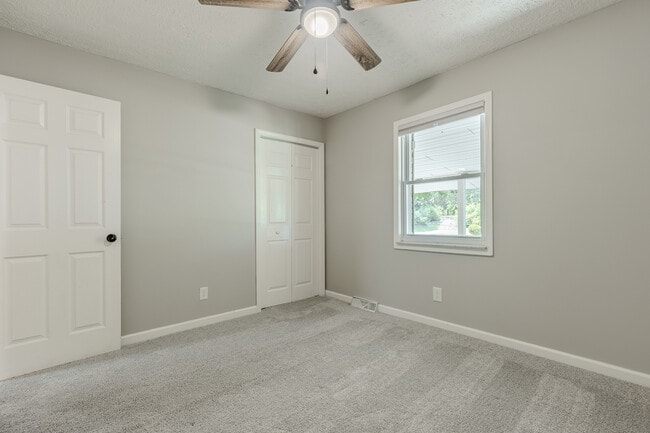 Building Photo - 343 Meadowview Dr
