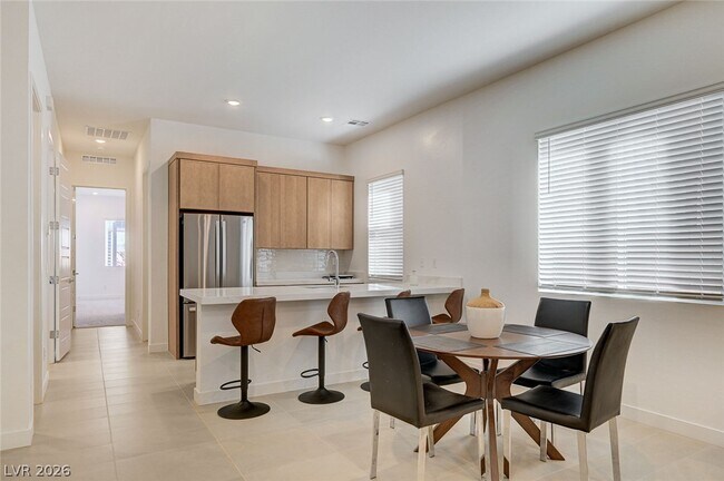 Building Photo - 10022 Decano Rdg St