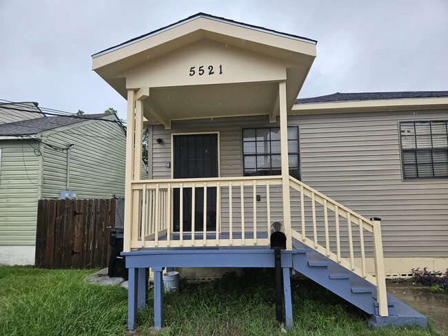 Building Photo - 5521 Wickfield Dr