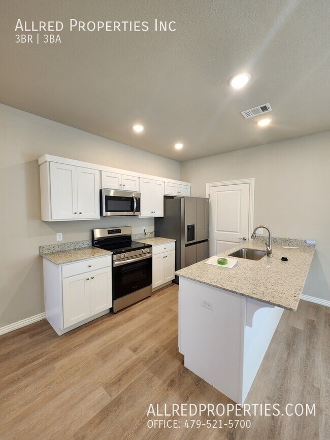 Building Photo - 1609 SW Casuarina Dr