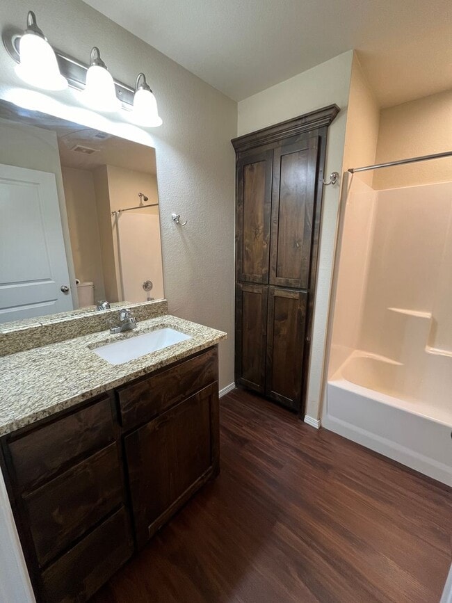 Building Photo - Paved Road/Cozy Home/Convenient location