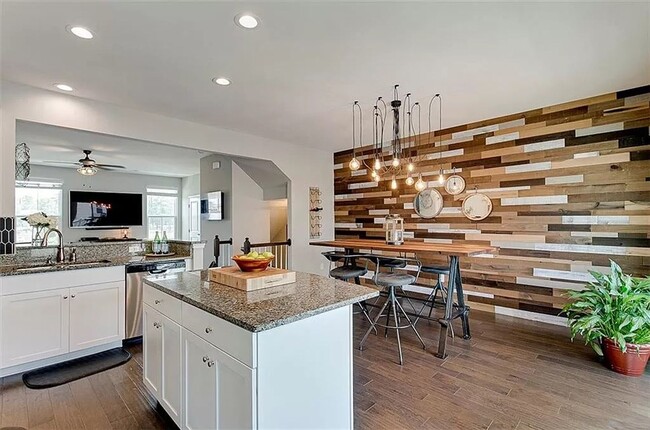 Building Photo - Beautifully Designed Townhome with Modern ...