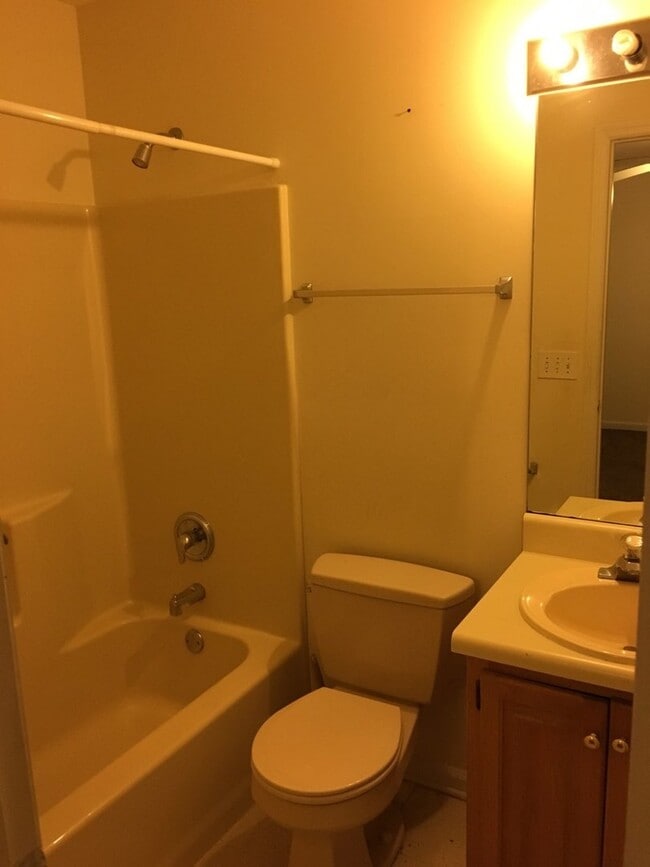 Building Photo - 2BR/2BA Duplex – Hassle-Free Living with Lawn Care Included