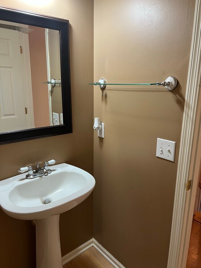 Building Photo - 7866 Old Carriage Ct