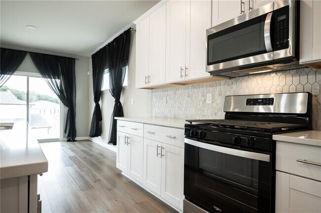 Building Photo - 13 Westerly Sta