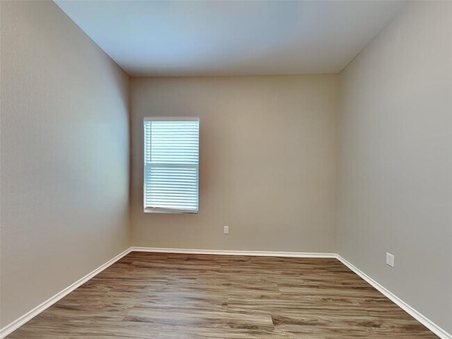 Building Photo - 217 Mica Trl