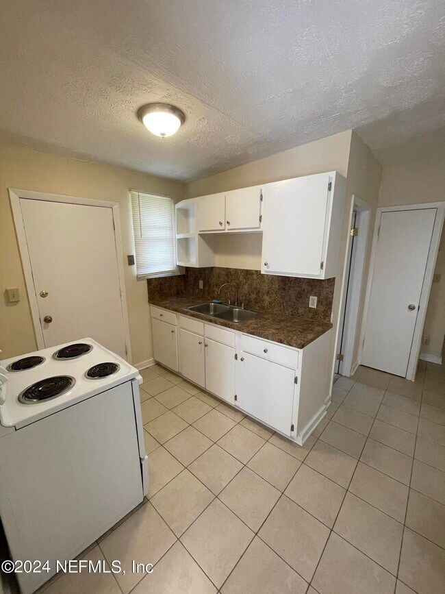 Building Photo - 2171 W 40th St