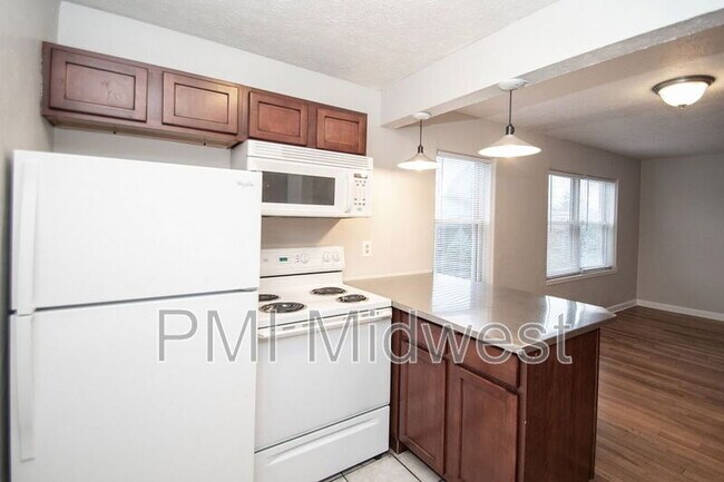 Building Photo - 146 E 19th St